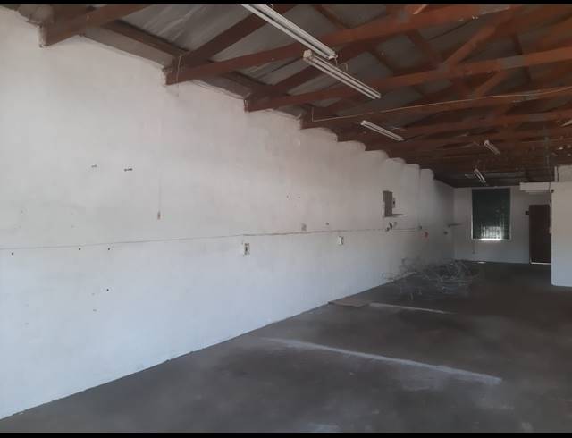 120M² WAREHOUSE TO LET IN NEW GERMANY